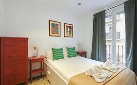 64 Apartment In A Typical Barcelona'S Old Building